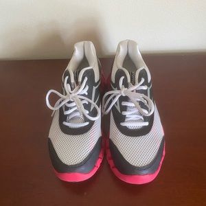 Just like brand new only worn twice Reebox zigtech